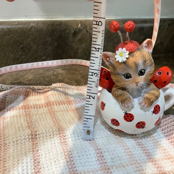 Collectors Ladybug Kitty Ornament. Sooo Sweet! - Picture 3 of 6